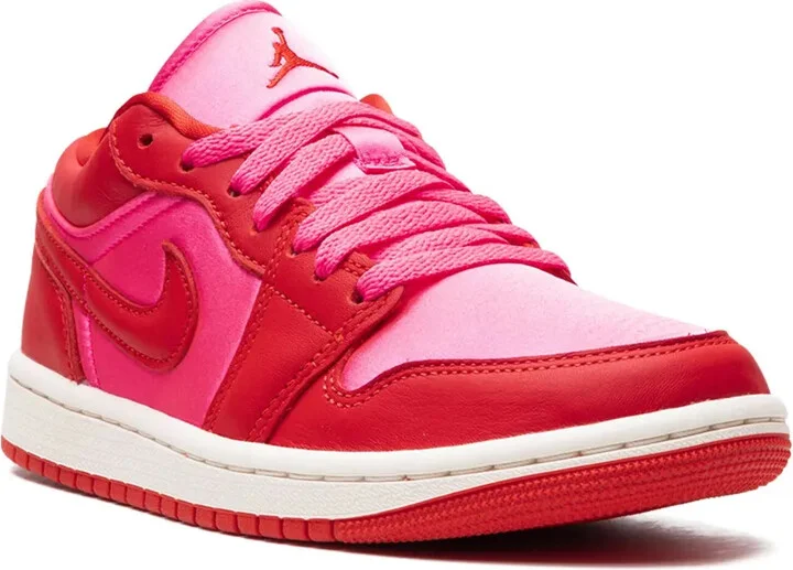 Air Jordan 1 Low SE "Pink Blast/Chile Red/Sail" sneakers - Image 2