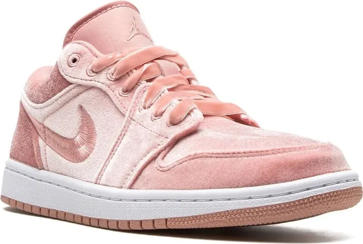 Air Jordan 1 Low SE "Pink Velvet" sneakers - Image 2
