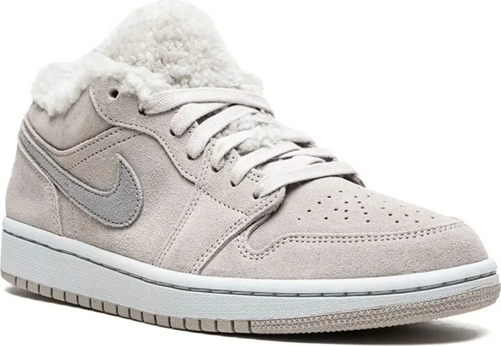 Air Jordan 1 Low SE "Sherpa Fleece" sneakers - Image 2