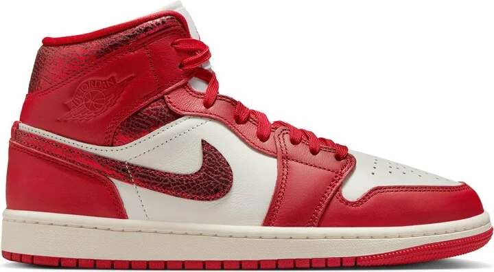 Air Jordan 1 Mid SE Basketball Sneaker - Image 2