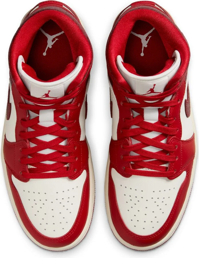 Air Jordan 1 Mid SE Basketball Sneaker - Image 3