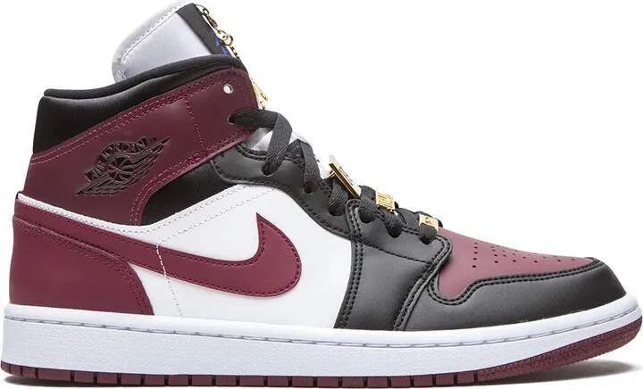 Air Jordan 1 Mid SE "Gold Pendants" sneakers
