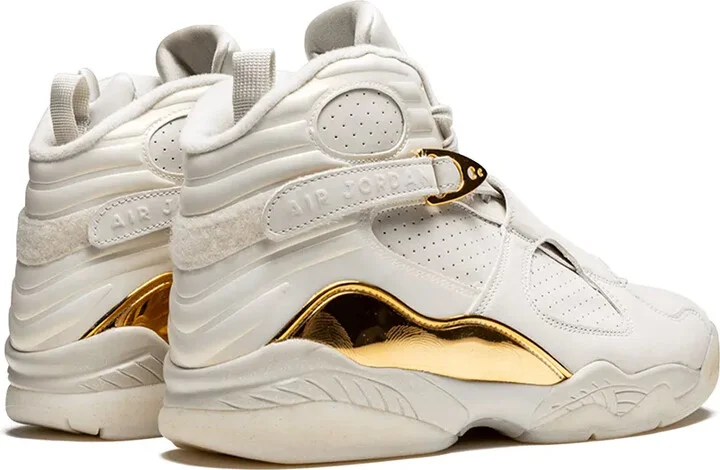 Air Jordan 8 Retro C&C "Trophy" sneakers - Image 3