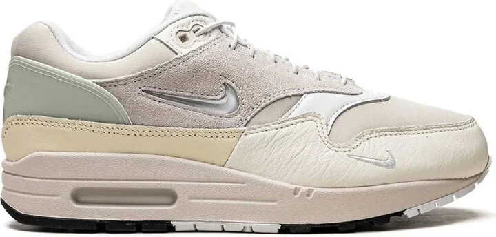 neutrals