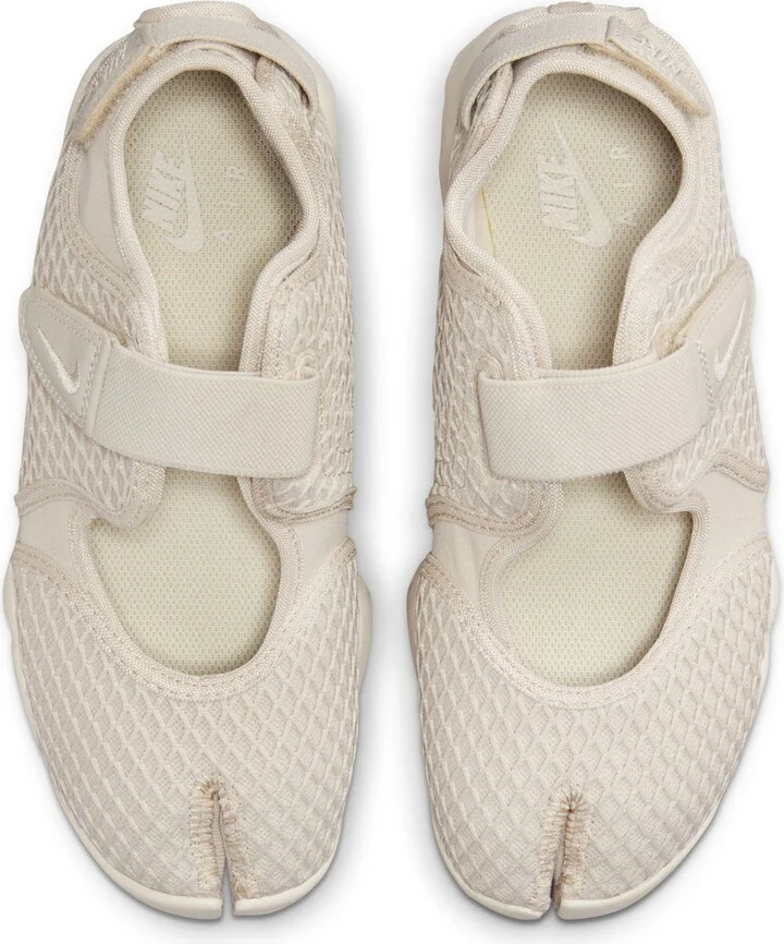 Air Rift 'United in Victory' Sneaker - Image 11