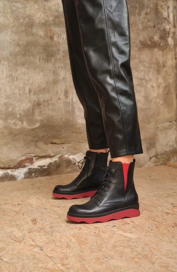 Akita Water Resistant Combat Boot - Image 2