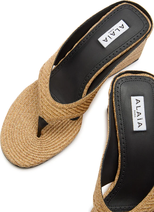 Alaïa Cube 75 Raffia Thong Wedge Mules - Image 3