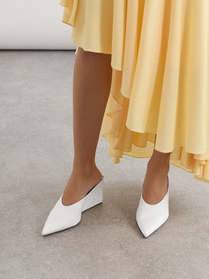 Alaïa - Satin Point-toe Wedge Mules - White - Image 2