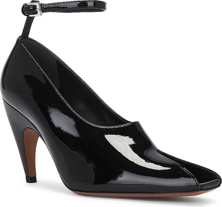 ALAÏA Shark Pump in Black - Image 2