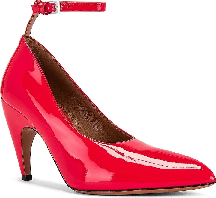 ALAÏA Shark Pump in Red - Image 2