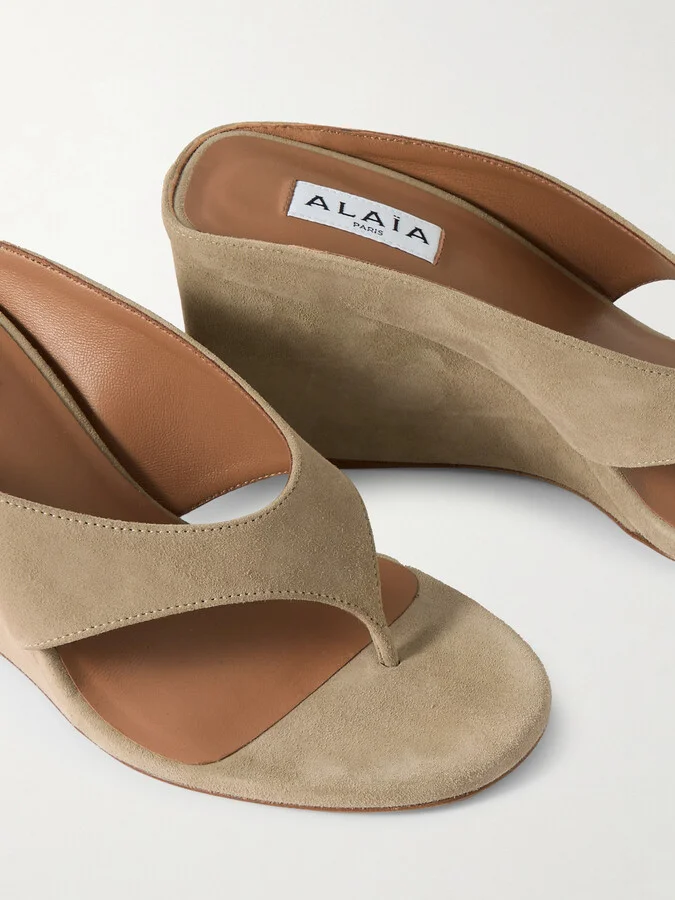 Alaïa - Tong 75 Suede Wedge Sandals - Neutrals - Image 4