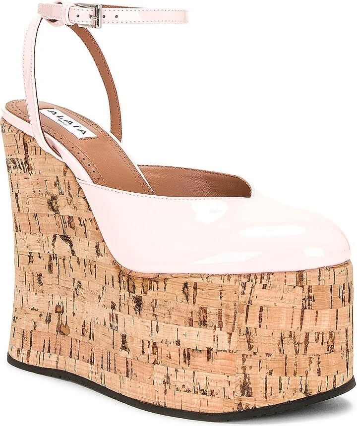 ALAÏA Wedge Pump in Rose - Image 2