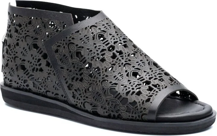 Alexie Leather Sandal In Black Laser