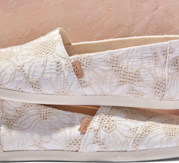 Alpargata Classic Floral Eyelet - Image 2