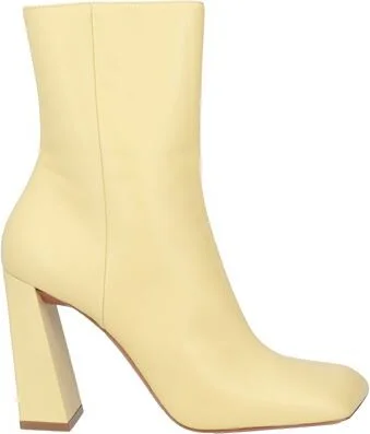 Pastel yellow
