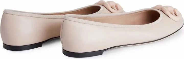 Amur logo-patch leather pumps - Image 3