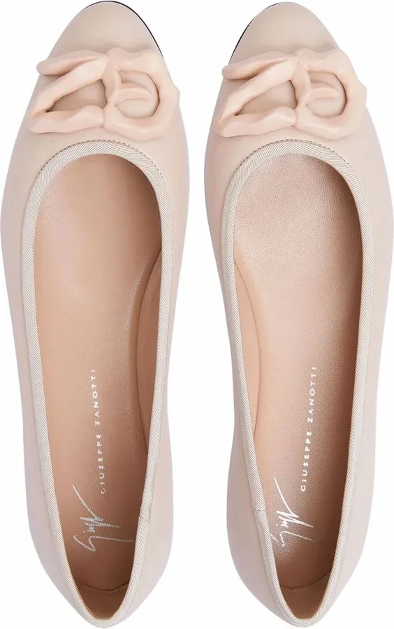 Amur logo-patch leather pumps - Image 4