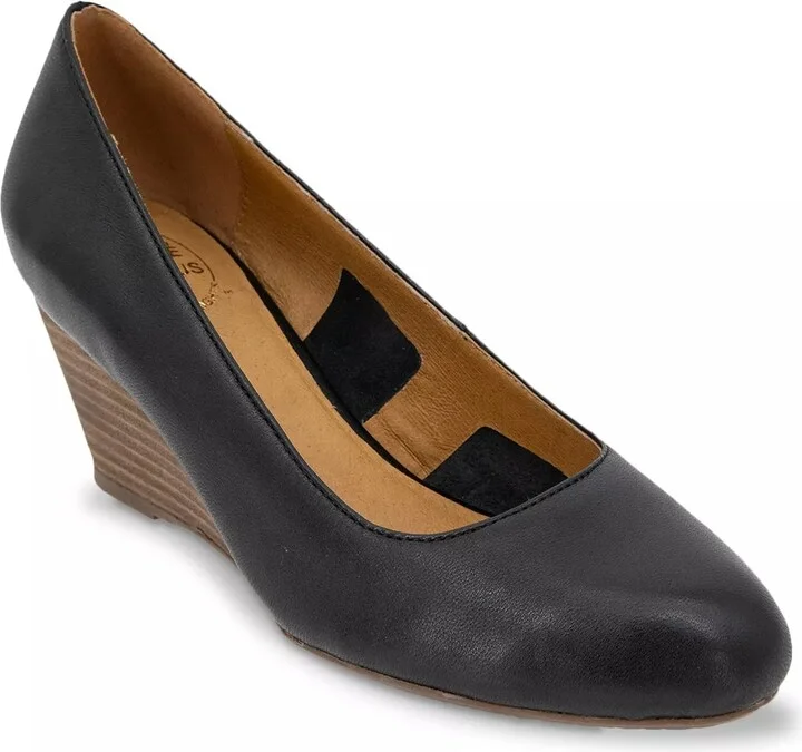 Andre Assous Khloe Wedge Pump