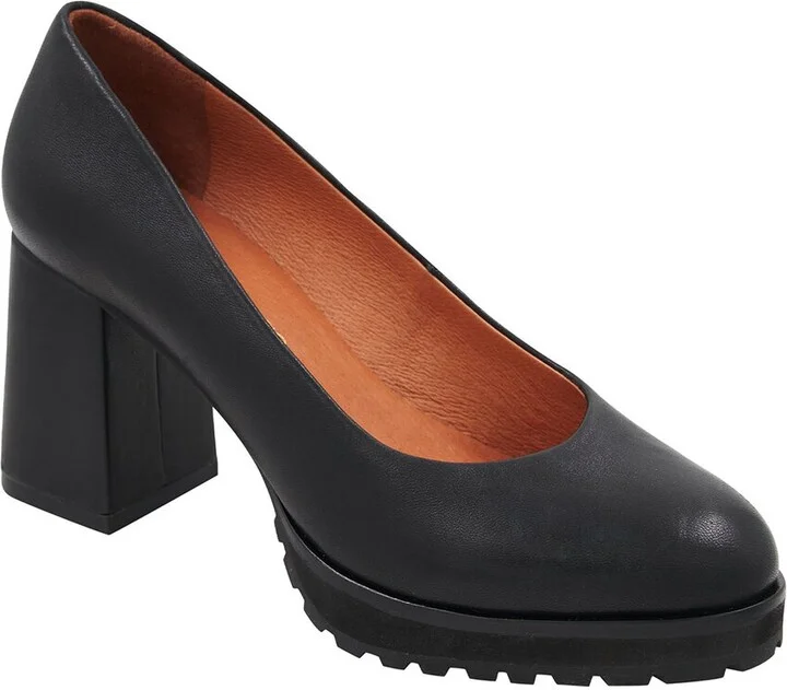 Andre Assous Lucky Leather Pump