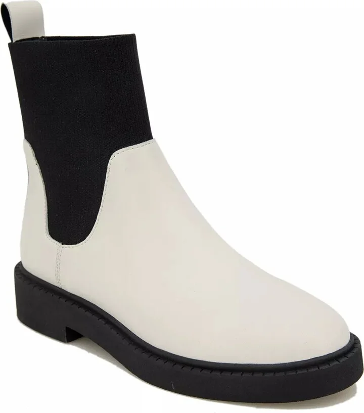Off White/Black Leather