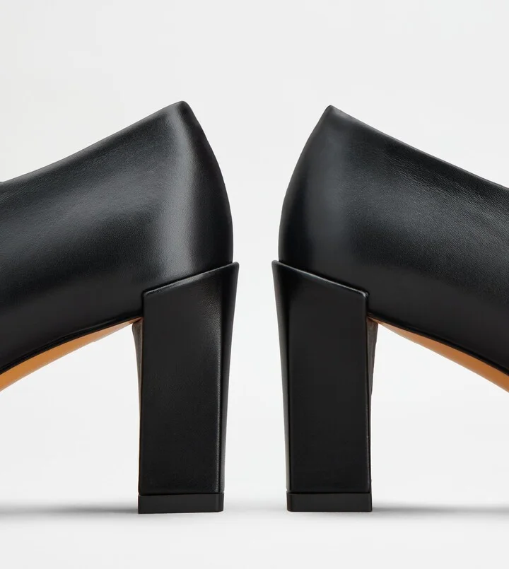 Ankle Boots in Leather - Image 4