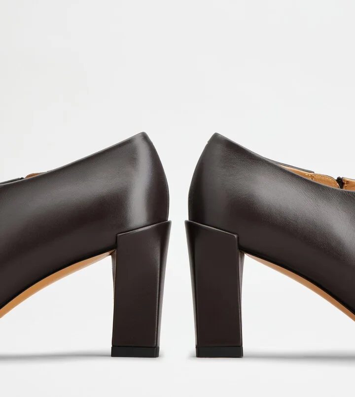 Ankle Boots in Leather - Image 4