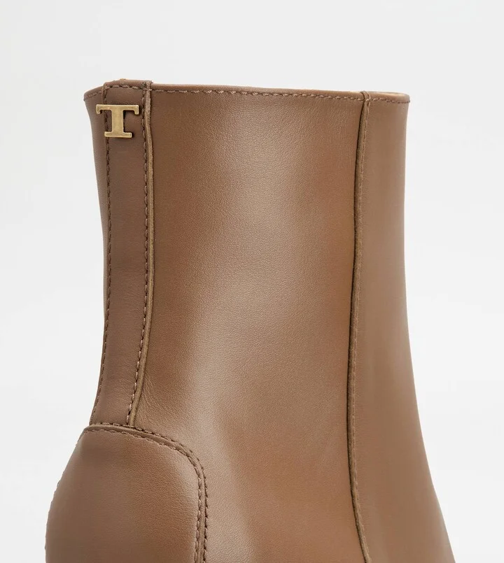 Ankle Boots in Leather - Image 5