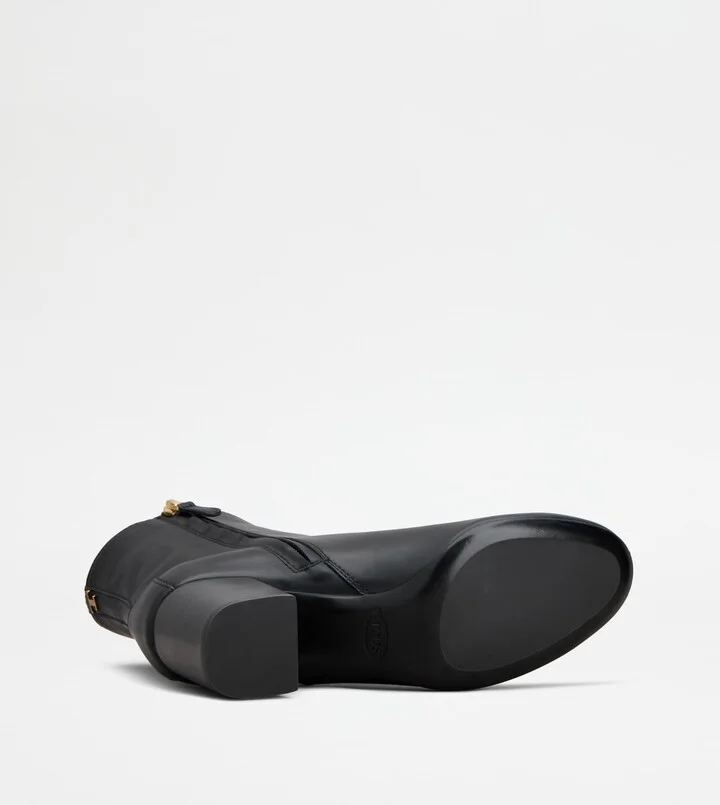 Ankle Boots in Leather - Image 5