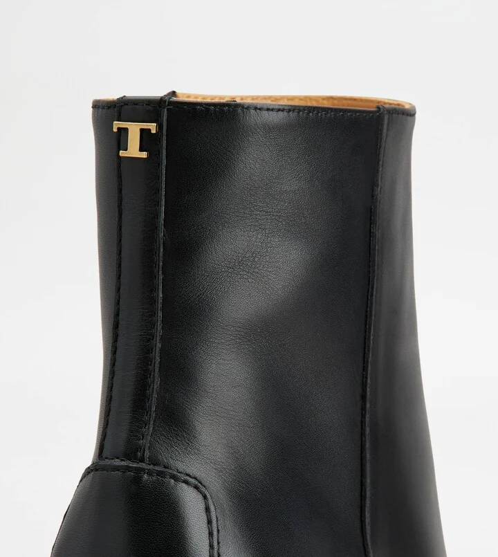 Ankle Boots in Leather - Image 6