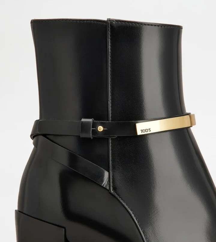 Ankle Boots in Leather - Image 5
