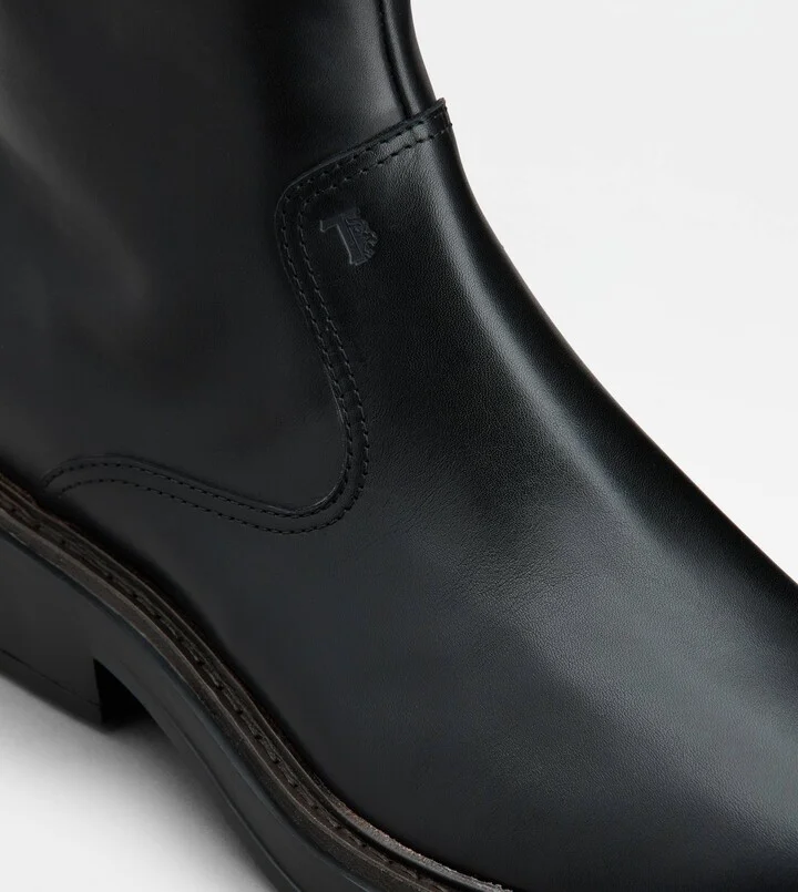 Ankle Boots in Leather - Image 6
