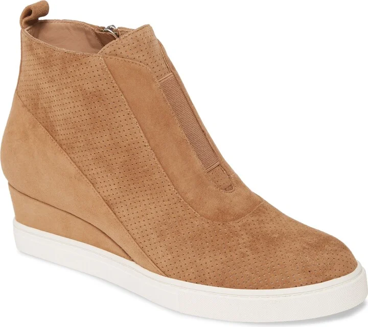 TAN SUEDE