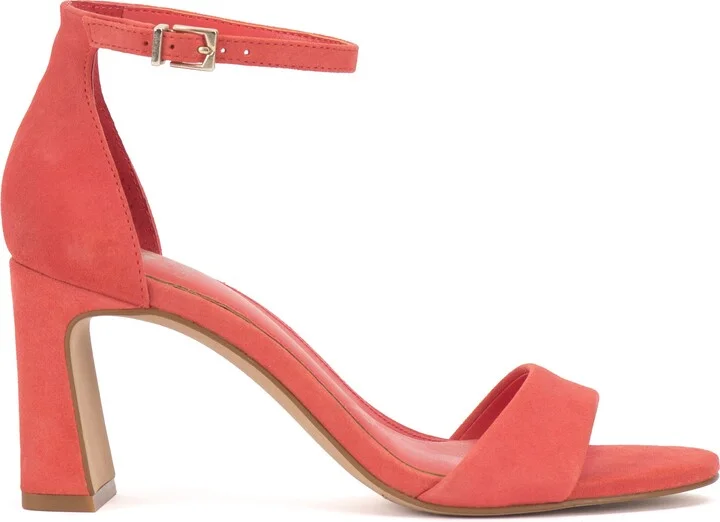 Annay Sandal
