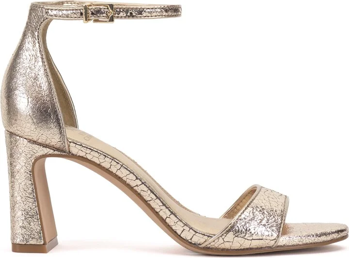 Annay Sandal