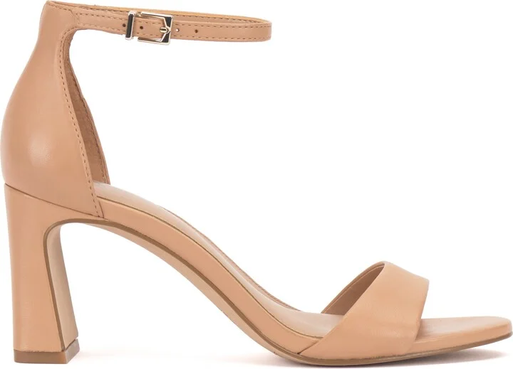 Annay Sandal