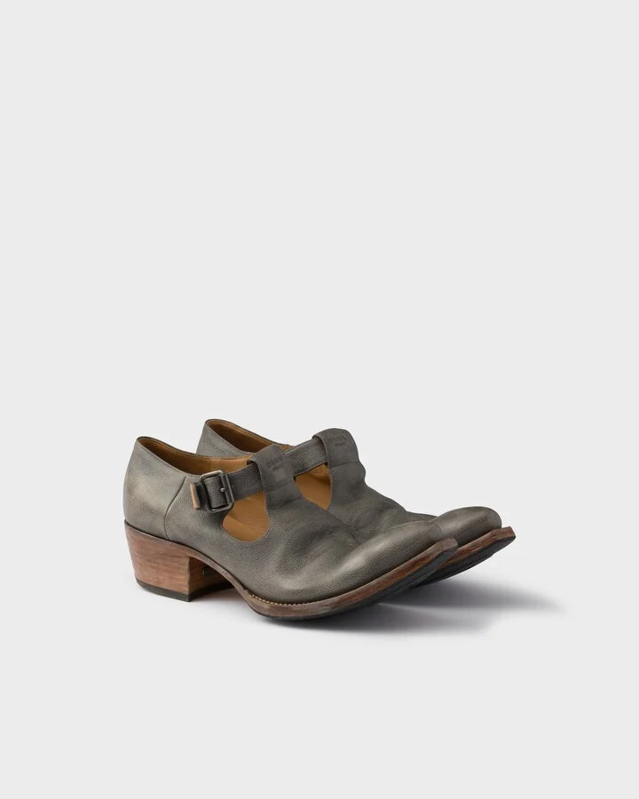 Antiqued leather shoes with buckle
