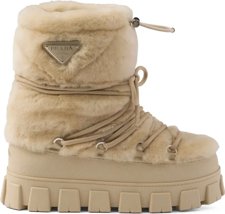Après ski shearling boots