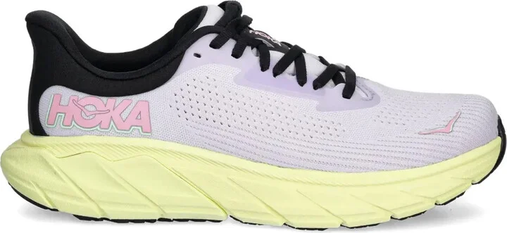 Arahi 7 lightweight cushioned running sneakers