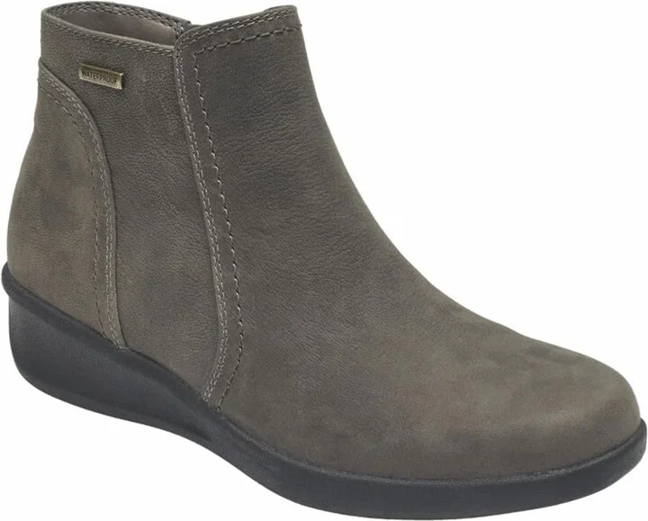 Aravon Women's Fairlee Ankle Boot