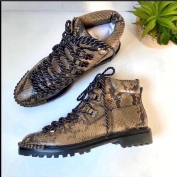 Ariabelle Lug Sole Booties In Brown/black
