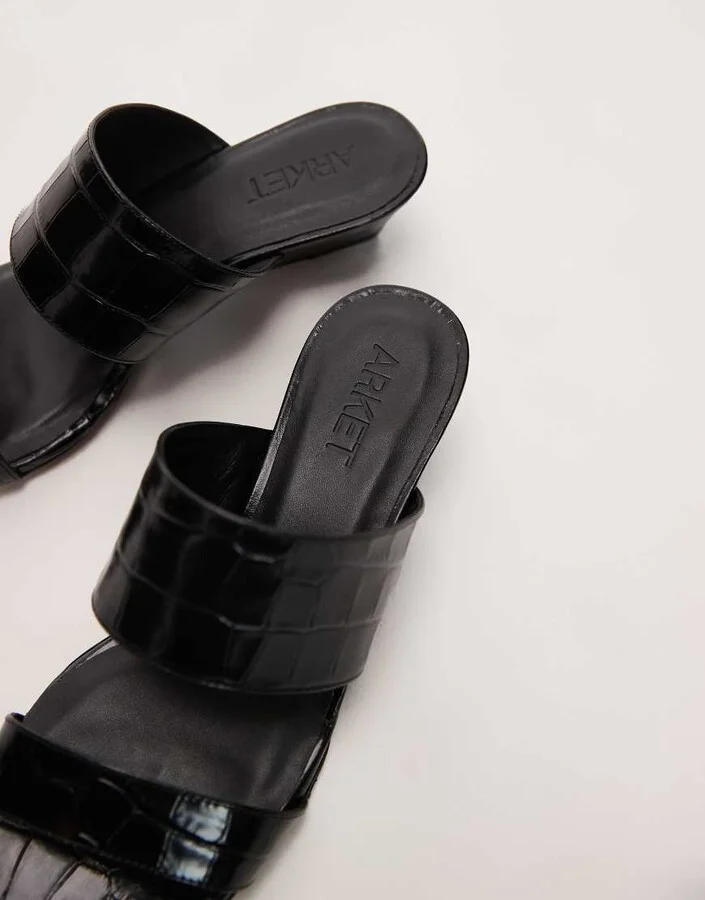 ARKET real leather croc wedge sandals in black - Image 4