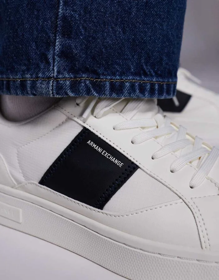 Armani Exchange sneakers with logo in white and black - Image 4