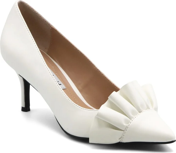 Arvine Ruffle Pump