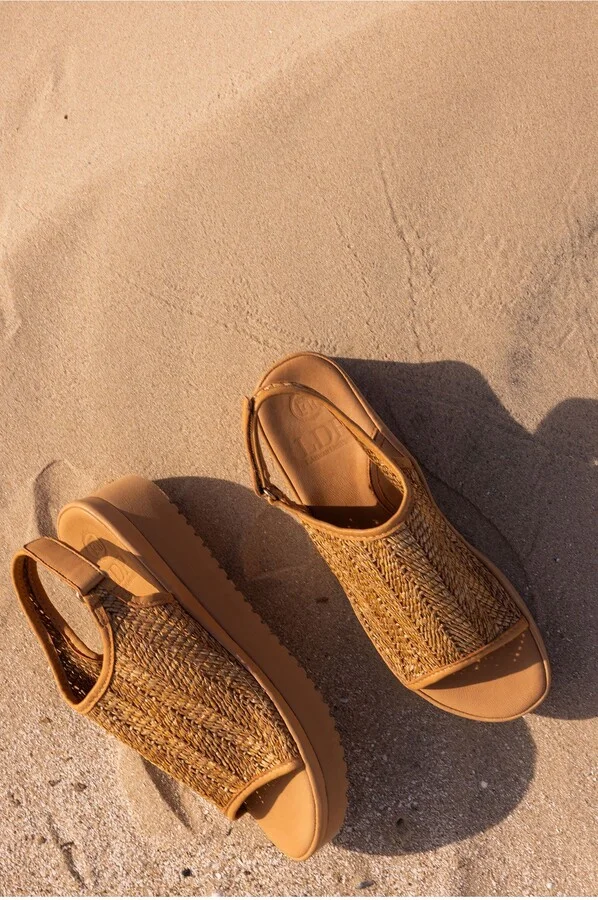 Ashwin Platform Slingback Sandal - Image 11