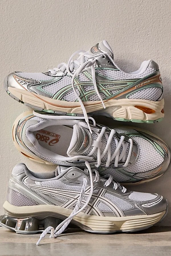 White/mint Tint