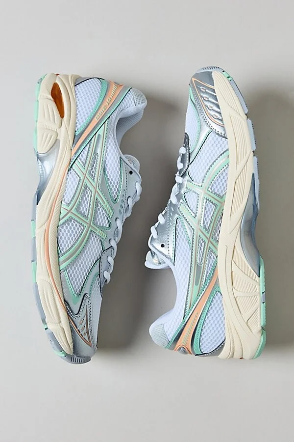 White/Mint Tint