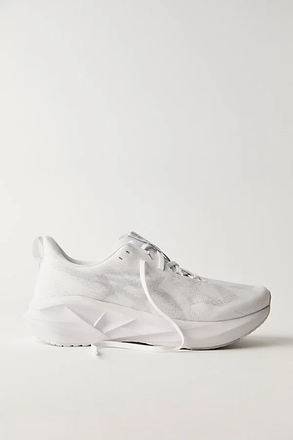 ASICS Novablast 5 Sneakers - Image 3