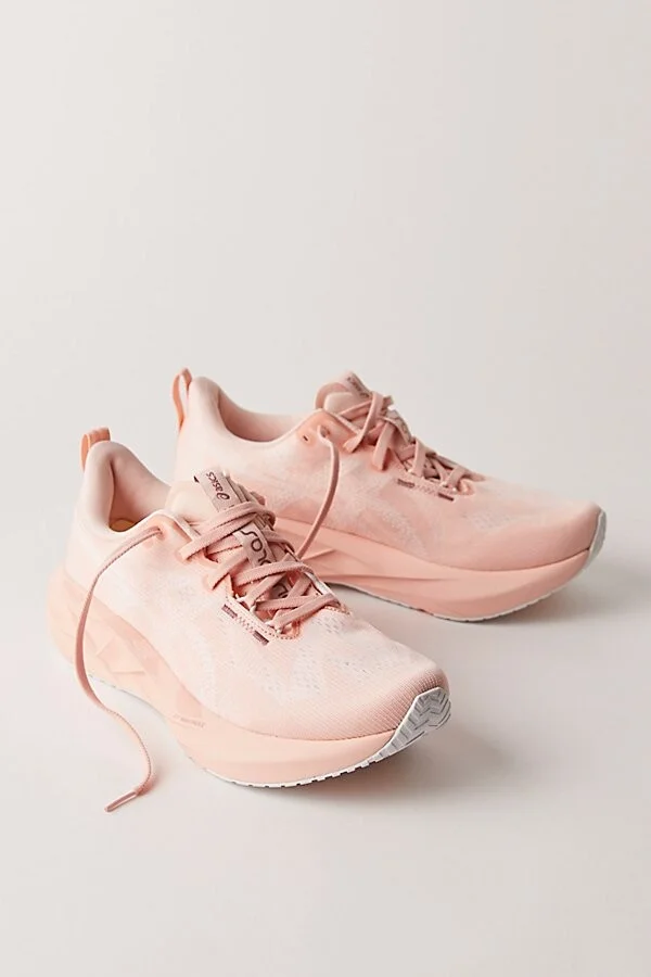 ASICS Novablast 5 Sneakers - Image 2