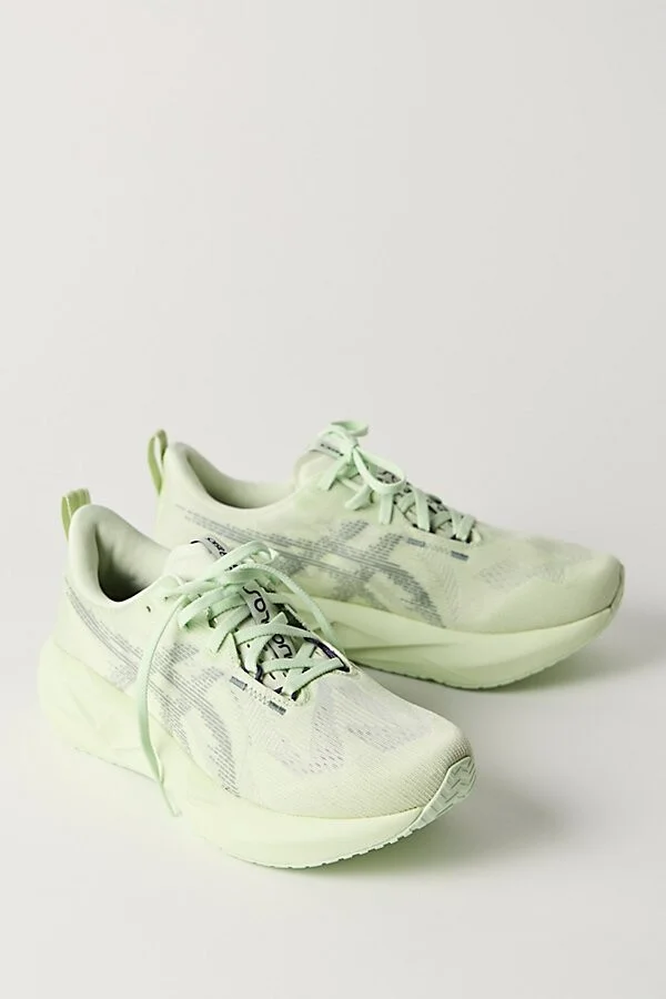 ASICS Novablast 5 Sneakers - Image 2