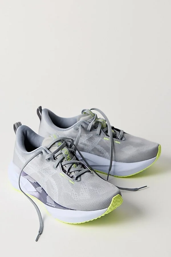 ASICS Novablast 5 Sneakers - Image 2
